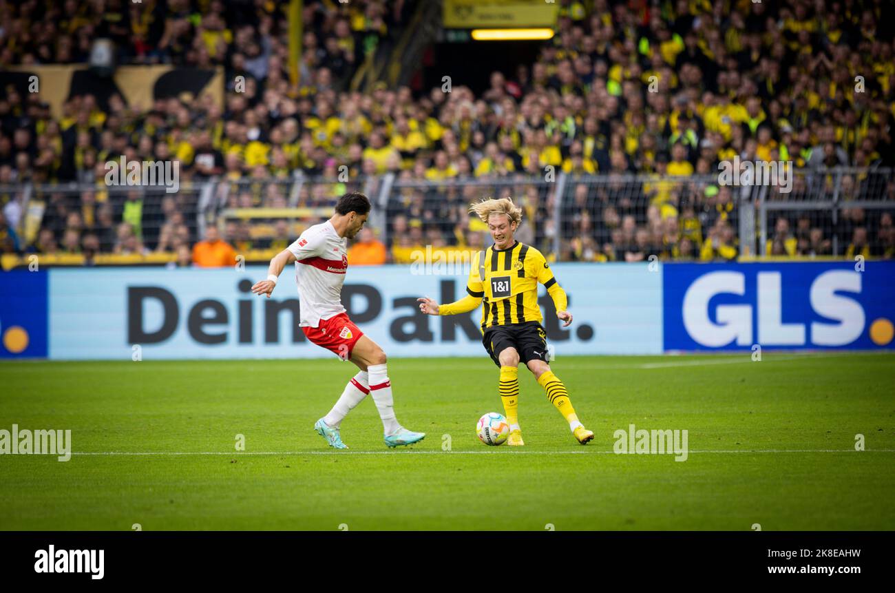 Dortmund, 22.10.2022 Julian Brandt (BVB), Konstantinos Mavropanos (VfB) Borussia Dortmund - VfB Stuttgart Fussball; Saison 2022/23 Foto: Moritz Müll Banque D'Images