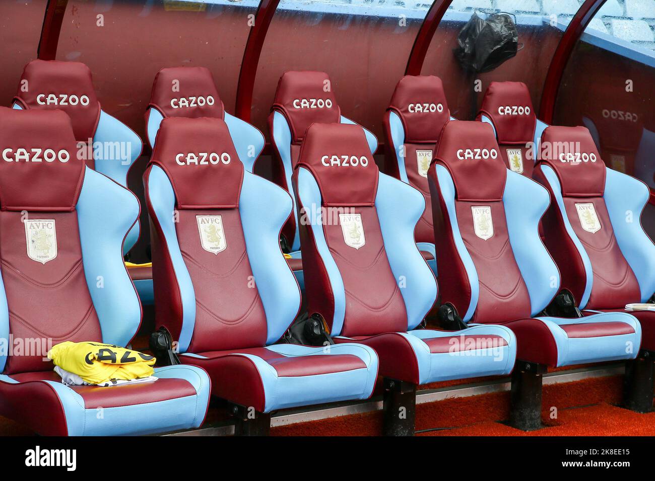 Birmingham, Royaume-Uni. 22nd octobre 2022. Dugouts à la maison lors du match de la Premier League entre Aston Villa et Brentford à Villa Park, Birmingham, Angleterre, le 23 octobre 2022. Photo de Mick Haynes. Utilisation éditoriale uniquement, licence requise pour une utilisation commerciale. Aucune utilisation dans les Paris, les jeux ou les publications d'un seul club/ligue/joueur. Crédit : UK Sports pics Ltd/Alay Live News Banque D'Images