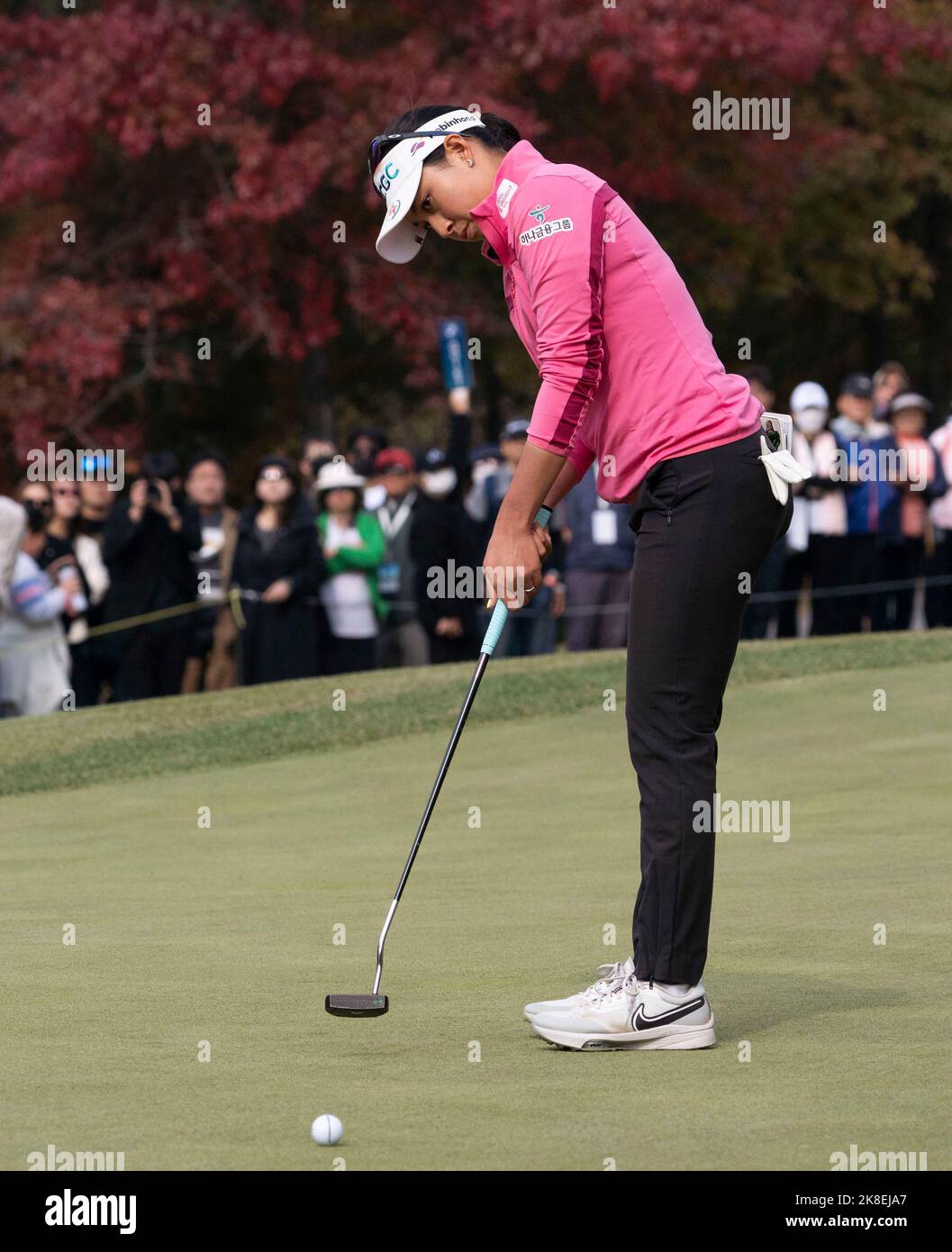 Wonju, Corée du Sud. 22nd octobre 2022. Atthaya Thitikul de Thaïlande, pute sur le vert 2nd lors de la dernière partie du Championnat des femmes BMW au Oak Valley Country Club à Wonju, en Corée du Sud sur 22 octobre 2022. (Photo par: Lee Young-ho/Sipa USA) crédit: SIPA USA/Alay Live News Banque D'Images