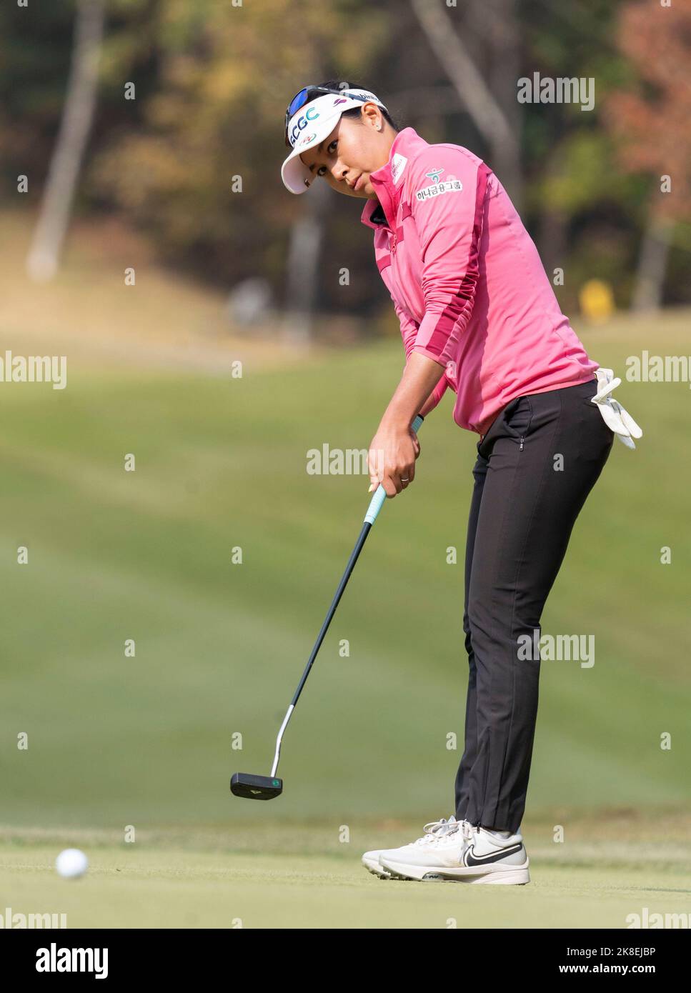 Wonju, Corée du Sud. 22nd octobre 2022. Atthaya Thitikul de Thaïlande, pute sur le troisième vert lors de la dernière partie du championnat BMW Ladies au Oak Valley Country Club à Wonju, Corée du Sud sur 22 octobre 2022. (Photo par: Lee Young-ho/Sipa USA) crédit: SIPA USA/Alay Live News Banque D'Images