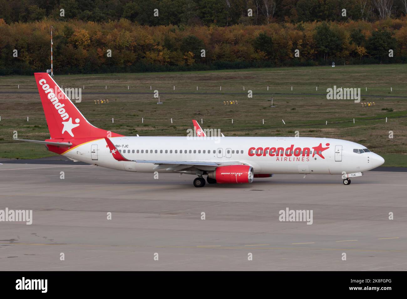 9h-TJC Boeing 737 Correnson Airlines Europe Cologne aéroport de Bonn 12/10/2022 EDDK CGN Banque D'Images