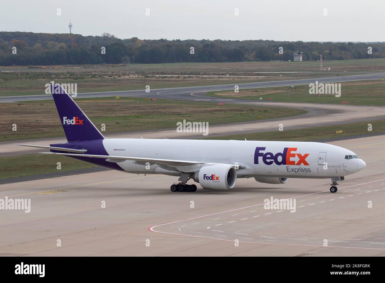 N868DS Boeing 777 FedEx Federal Express Cargo Aircraft Cologne Bonn Airport 12/10/2022 EDDK CGN Banque D'Images
