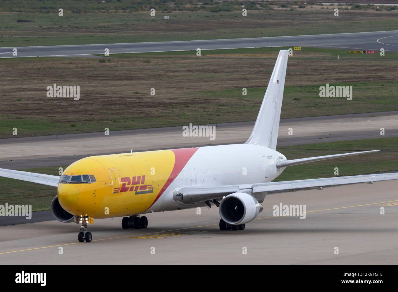 N220CY Boeing 767 ABX Air DHL Cologne Bonn Airport 12/10/2022 EDDK CGN Banque D'Images
