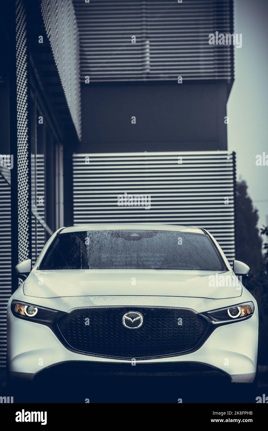 Mazda 3 avec gouttes de pluie Banque D'Images