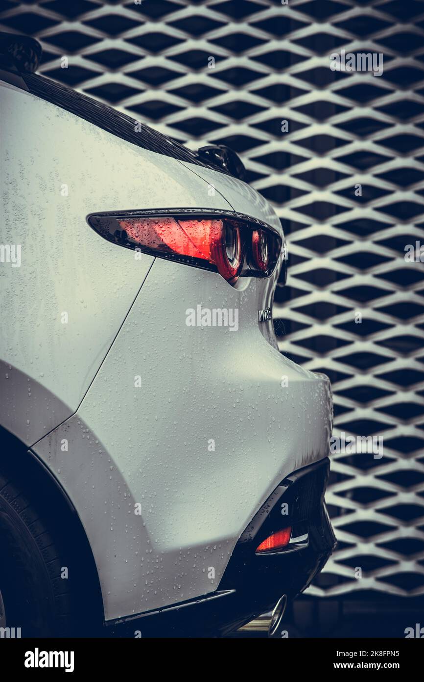 Mazda 3 avec gouttes de pluie Banque D'Images