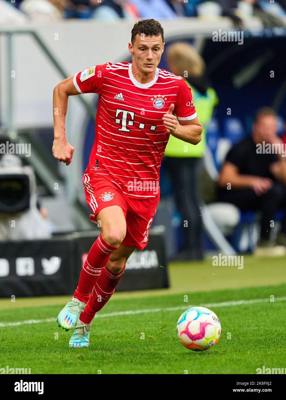 Munich, Allemagne. 22nd octobre 2022. Benjamin PAVARD, FCB 5 dans le match TSG 1899 HOFFENHEIM - BAYERN MUENCHEN 0-2 1.Ligue allemande de football le 22 octobre 2022 à Hoffenheim, Allemagne. Saison 2022/2023, match jour 11, 1.Bundesliga, FCB, München, 11.Spieltag, München © Peter Schatz / Alamy Live News - LA RÉGLEMENTATION DFL INTERDIT TOUTE UTILISATION DE PHOTOGRAPHIES comme SÉQUENCES D'IMAGES et/ou QUASI-VIDÉO - Credit: Peter Schatz/Alamy Live News Banque D'Images