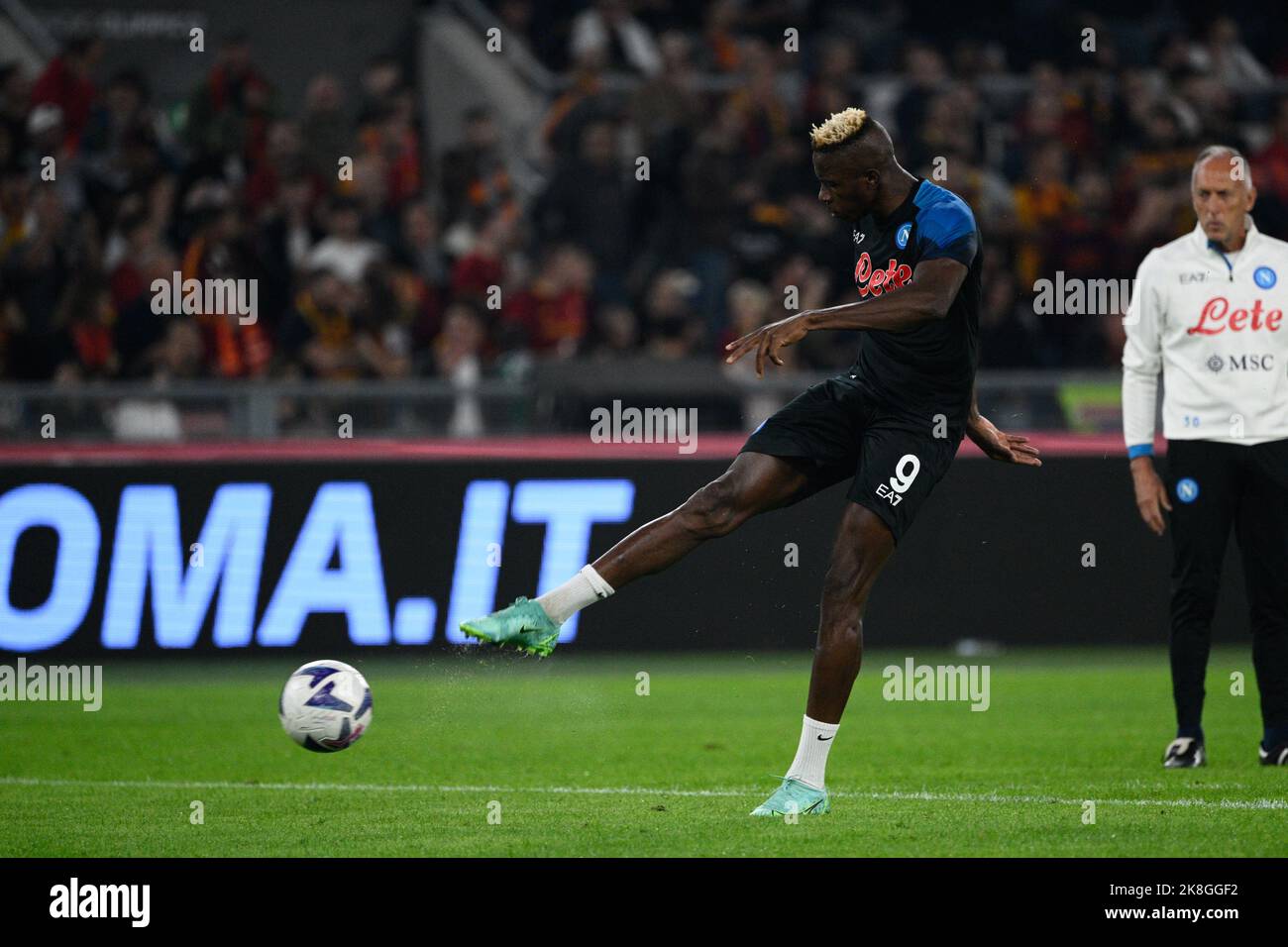 Victor Osimhen (SSC Napoli) lors de la Ligue italienne de championnat de football, Un match de 2022/2023 entre AS Roma et SSC Napoli au stade Olimpic de Rome, le 23 octobre 2022. (Photo de Fabrizio Corradetti/LiveMedia/LiveMedia/Sipa USA) Banque D'Images