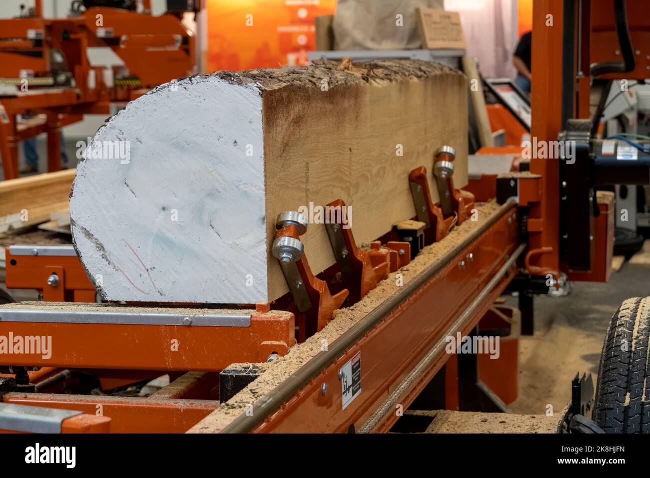 machine automatisée de découpe de grumes, machine longitudinale de découpe du bois, amérique latine Banque D'Images