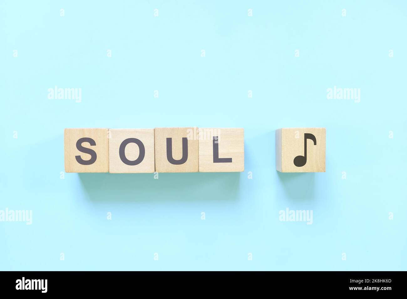 Genre de musique d'âme ou concept de style. Composition typographique créative de la pose à plat sur fond bleu. Banque D'Images
