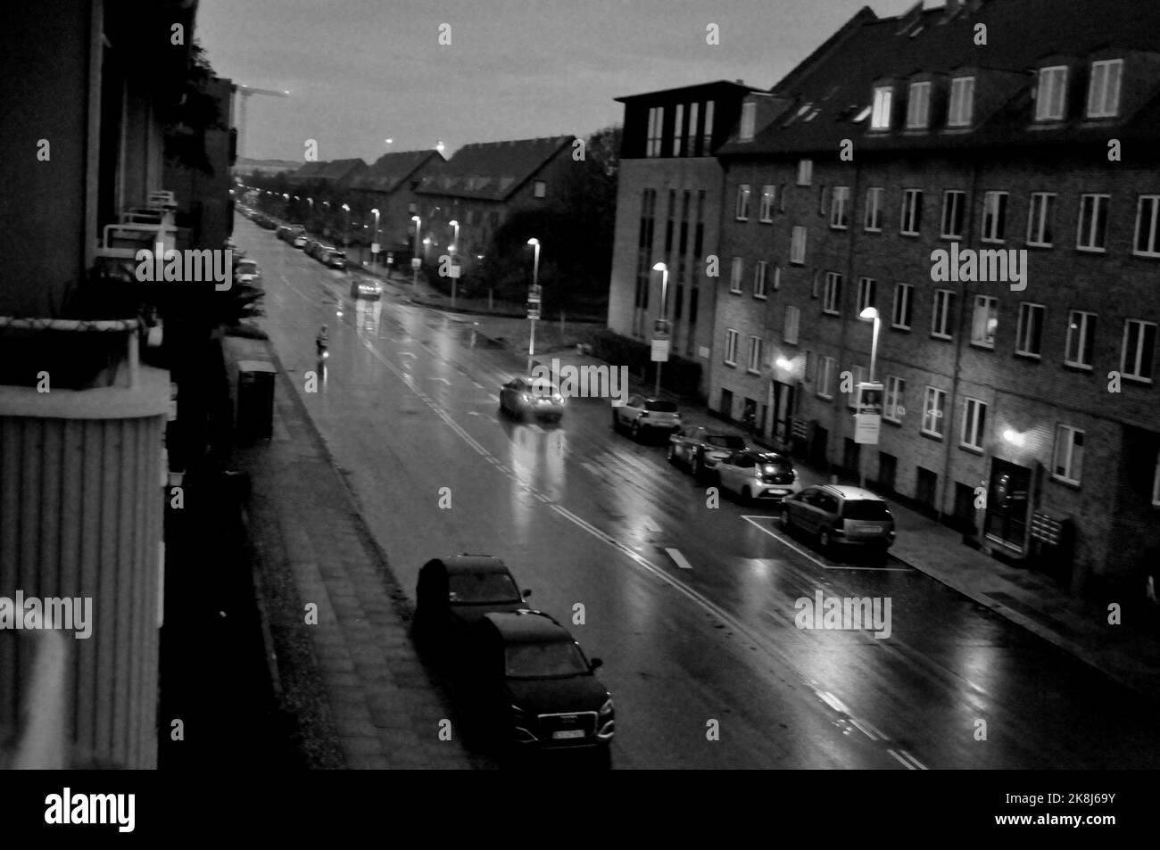 Kastrup/Copenhagen/Denmark/24 octobre 2022/matin lumières de rue et temps pluvieux à Kastrup Copenhague. (Photo. FrancisDean/Dean photos. Banque D'Images