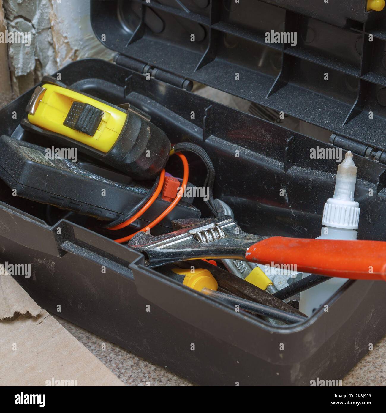 Divers outils à main dans la boîte à outils Banque D'Images