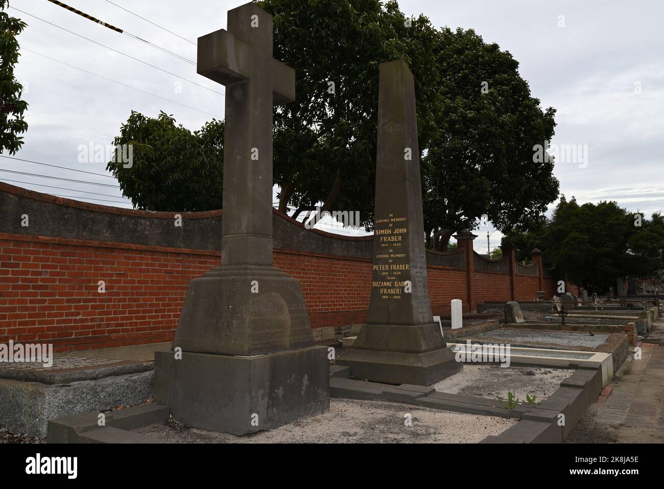 La tombe de Sir Simon Fraser KB (1832–1919), un homme politique australien d'origine canadienne, et de sa famille, situé dans le cimetière général de Brighton, à Melbourne Banque D'Images