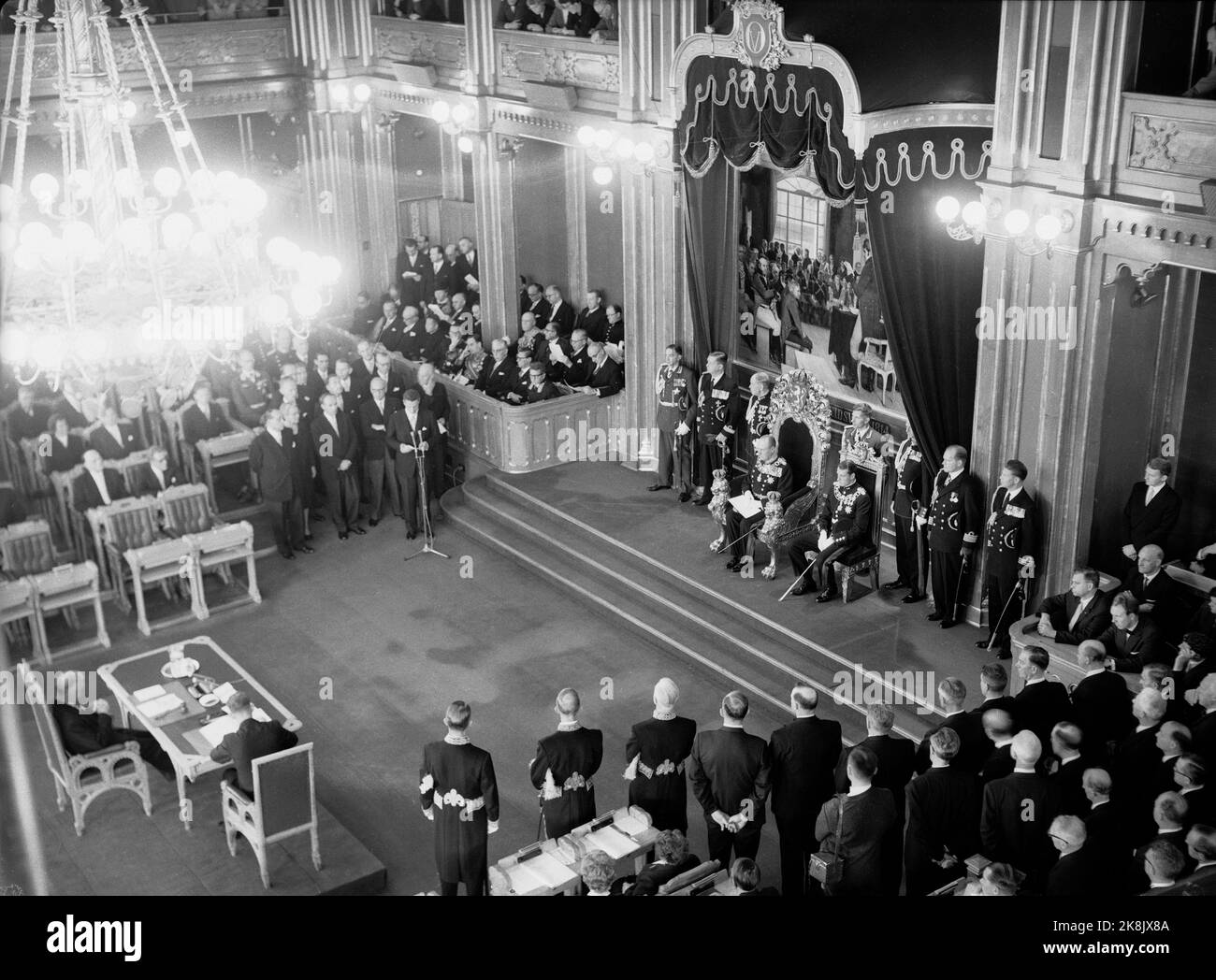 Oslo 19611009. Ouverture solennelle du Storting. Le roi Olav (TV) et le prince héritier Harald présents. Vue d'ensemble. Photo: NTB / NTB Banque D'Images