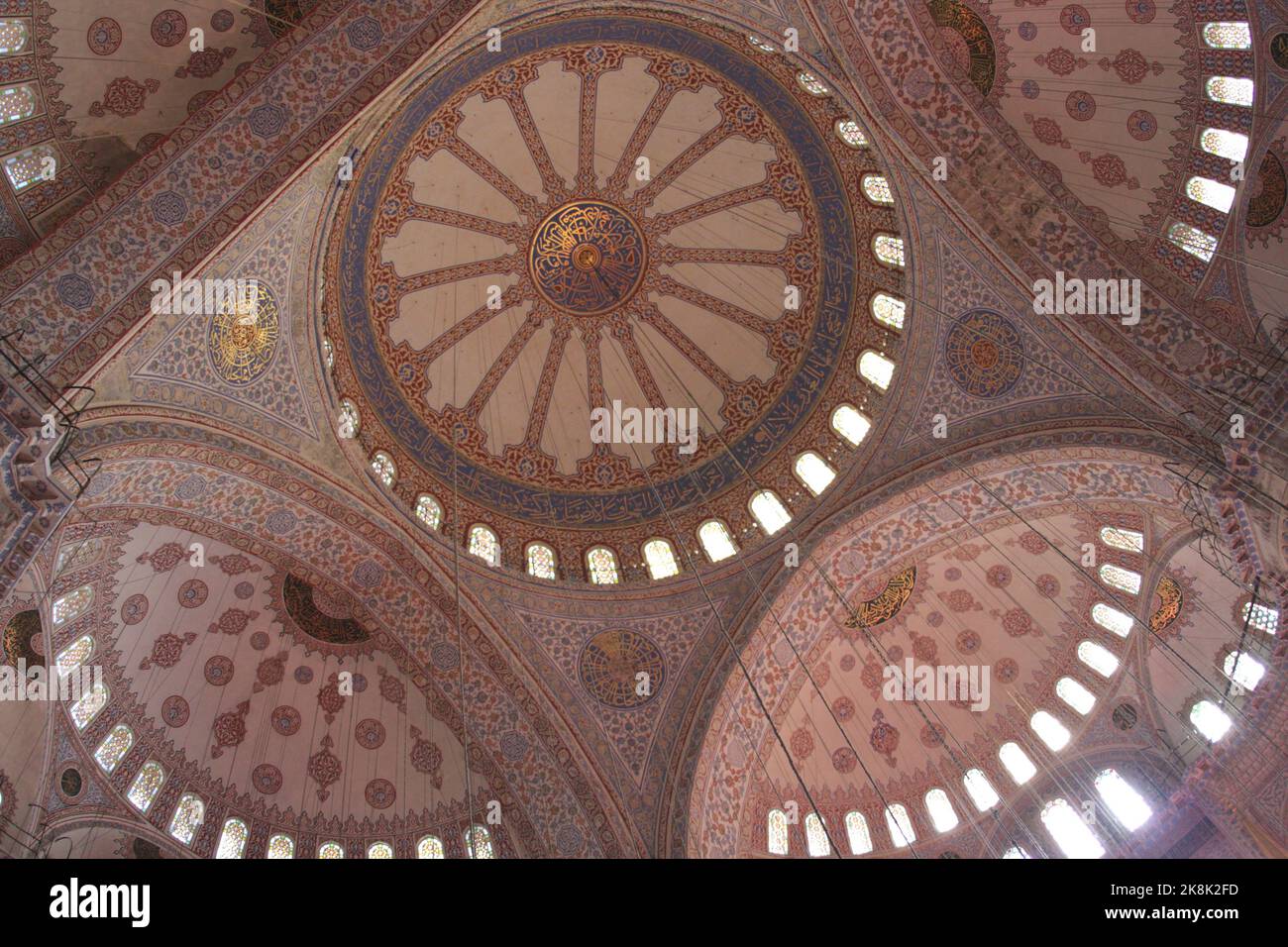 Plafond de la Mosquée bleue de l'époque ottomane, mosquée du Sultan Ahmed, Sultan Ahmed Camii, Istanbul, Turquie Banque D'Images