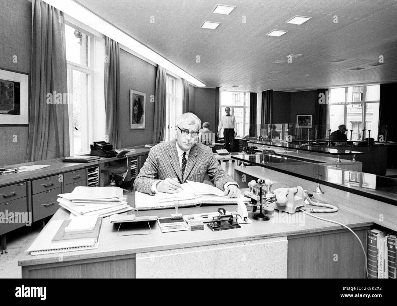 10 juin 1967 d'Oslo. Chroniqueur sportif Per Jorsett, ici au travail à Bykrewitt où il travaille comme secrétaire. Photo; Ivar Aaserud / courant / NTB Banque D'Images