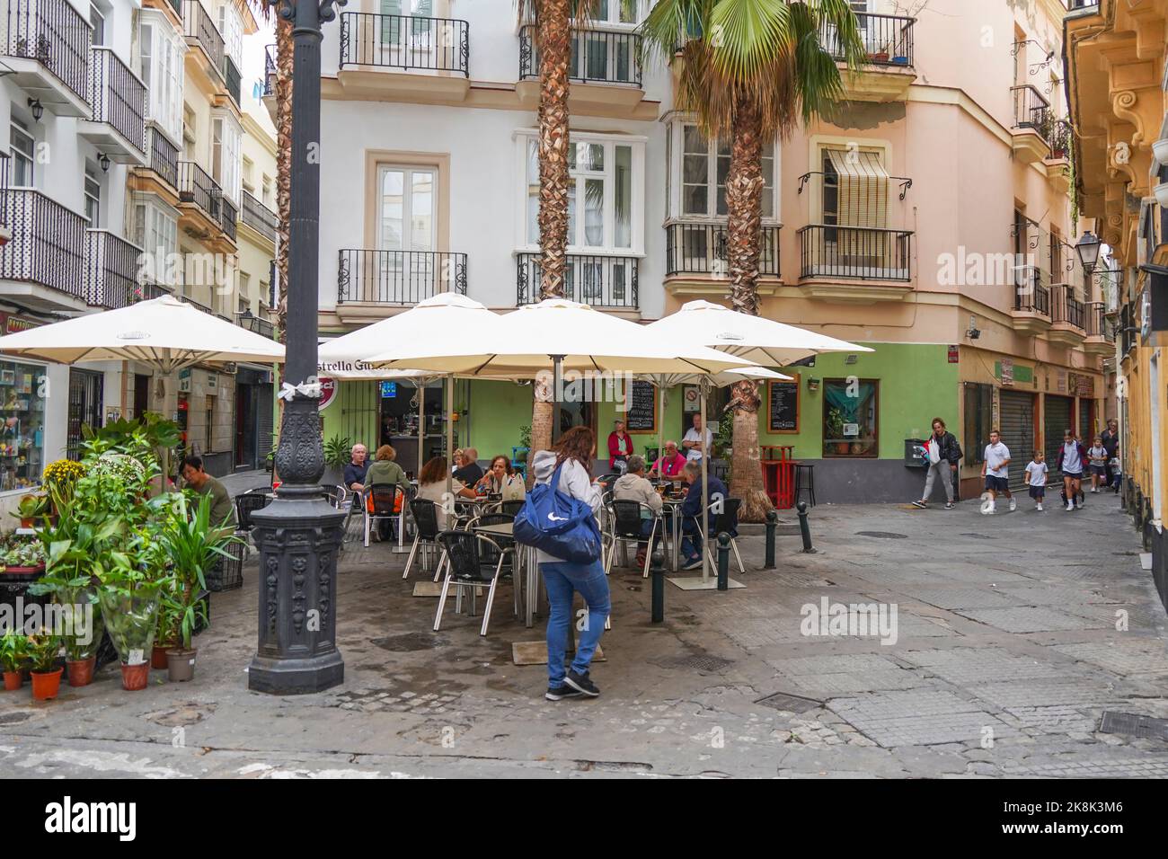 Petit coin dans la ville de Cadix, Andalousie, Costa de la luz, Espagne. Banque D'Images