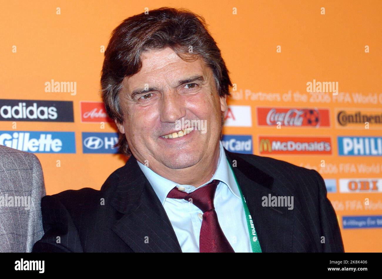 Leipzig. 27th octobre 2022. Henri MICHEL aura 75 ans sur 27 octobre 2022, Henri MICHEL, entraîneur Côte d'Ivoire. Coupe du monde de football de la FIFA 2006. Coupe du monde de football 2006, tirage final à Leipzig. 09.12.2005. ?SVEN SIMON, Princess-Luise-Str.41#45479 Muelheim/Ruhr#tel.fr. Nohib8/9413250#fax 0208/9413260#account 1428150 Commerzbank Essen BLZ 36040039#www.SvenSimon.net#e-mail:SvenSimon@t -online.de. Credit: dpa/Alay Live News Banque D'Images