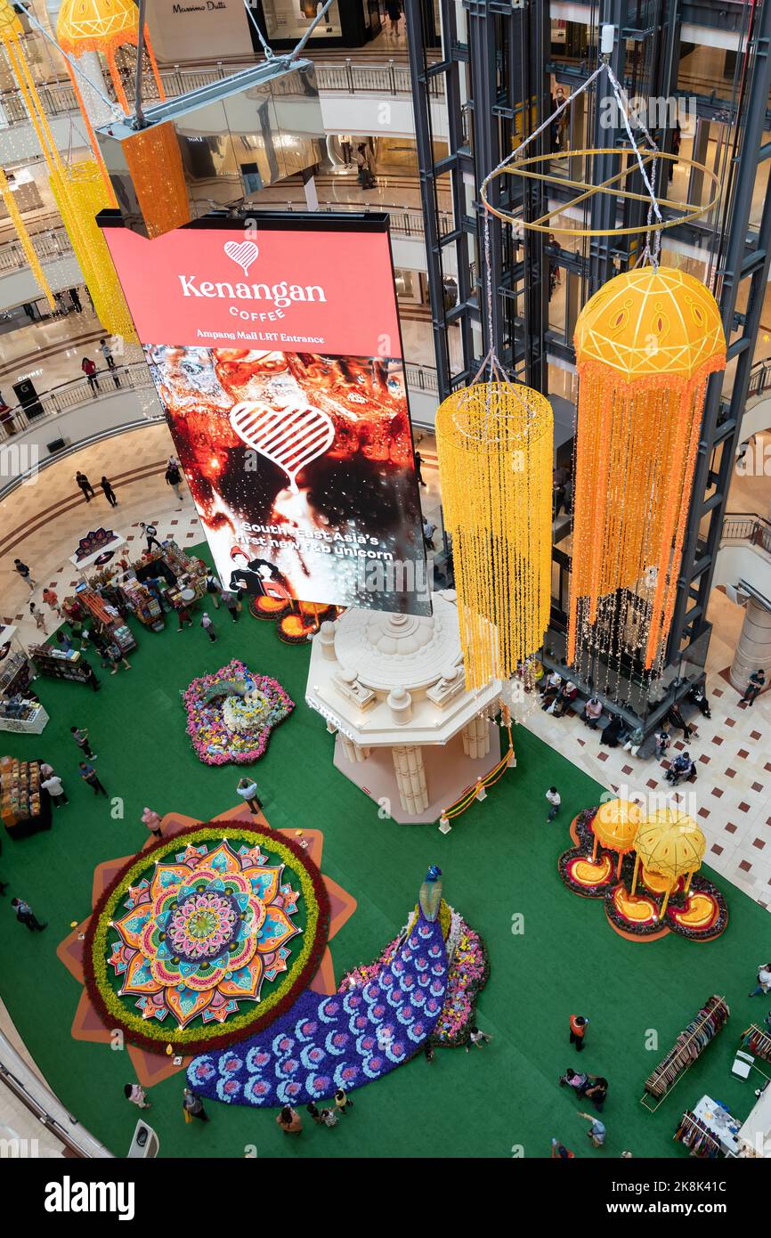 Kuala Lumpur,Malaisie - 20 octobre,2022 : décor Diwali Rangoli coloré à Suria KLCC Kuala Lumpur Malaisie pendant la célébration Deepavali. Banque D'Images