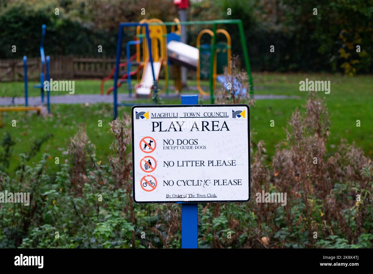 Affiche de l'aire de jeux. Pas de chiens, pas de litière, pas de vélo Banque D'Images