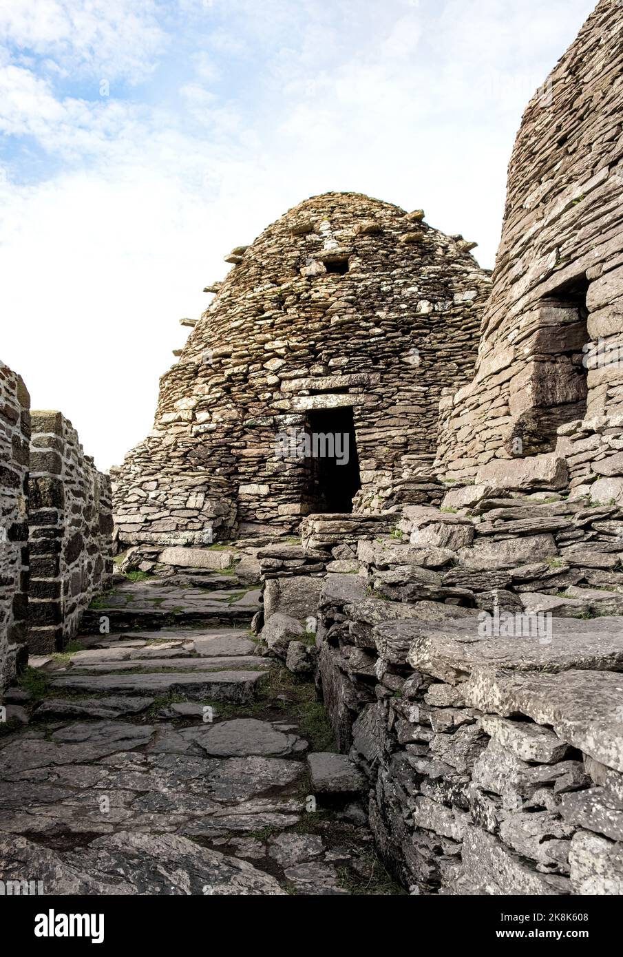 Entrées de deux cabanes sur l'île Skellig. Connu dans une série de films réussie. Site du patrimoine mondial de l'UNESCO, Irlande Banque D'Images