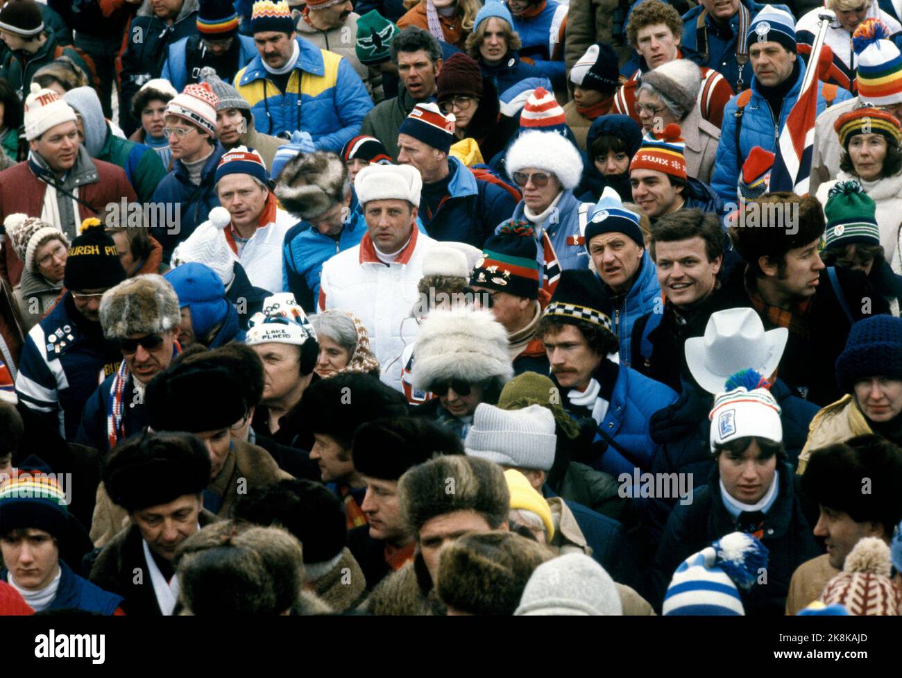 Lake Placid, N.Y., États-Unis, 198002 : Olympic Lake Placid 1980. Le couple du prince héritier norvégien, le prince héritier Harald et la princesse Sonja, sont présents lors des Jeux olympiques d'hiver du 1980 février. Le couple Crown Prince en chapeaux de cuir blanc et vêtements de sport. Photo: NTB / NTB Banque D'Images