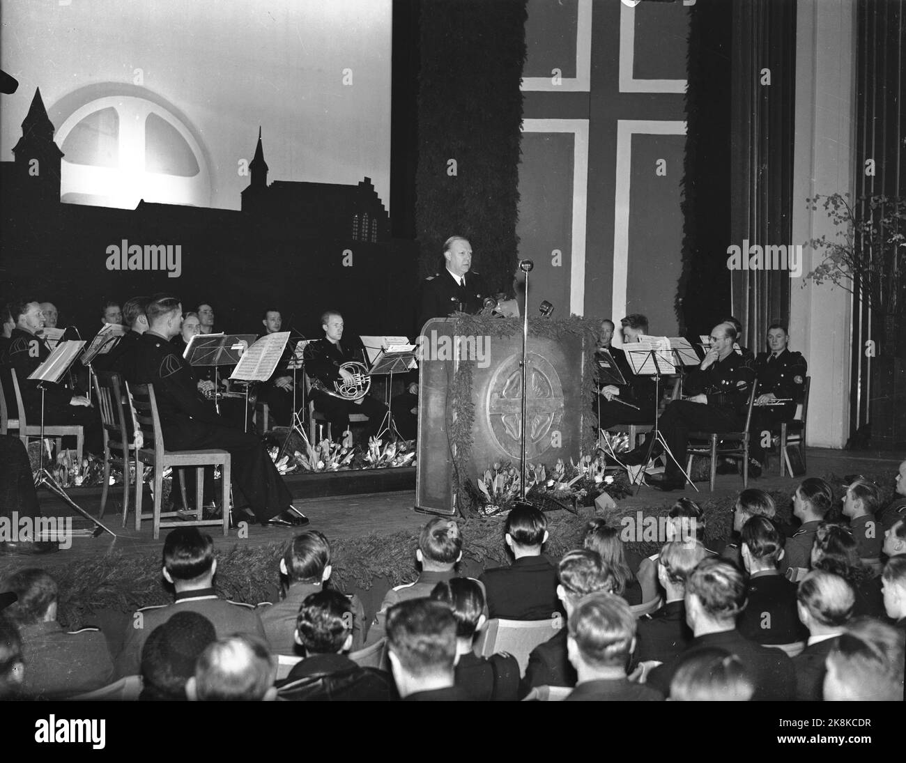 Oslo février 1943. Le ministre-président Vidkun Quisling parle (à la chaire) au cinéma Klingenberg à l'occasion du 1st anniversaire du gouvernement national en Norvège. Croix de menton. Photo: Johnsen / NTB Banque D'Images