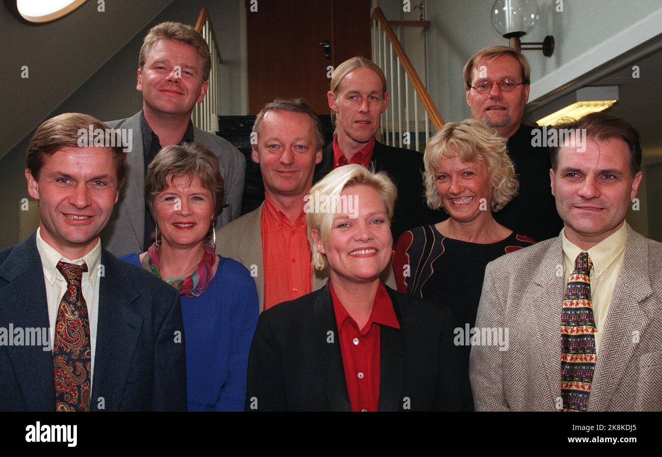 Oslo 19970918 le nouveau groupe parlementaire du parti de gauche socialiste s'est réuni pour la première fois. Devant la f.v. Erik Solheim, Ågot Valla, Inge Myrvoll, Kristin Halvorsen, Karin Andersen, Olav Gunnar Ballo. Derrière Øystein Djupedal, Hallgeir Langeland, Rolf Reikvam. (Photo NTB : Rune Petter Ness) Banque D'Images