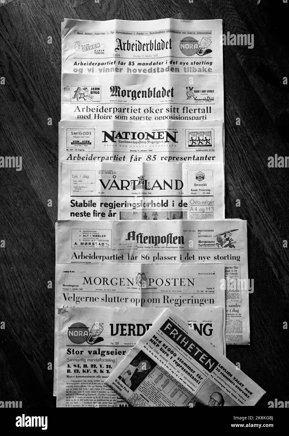 Oslo 19491010 les élections de Storting 1949 le poste du journal après les élections. Le Parti travailliste est le grand gagnant et le Parti communiste les grands perdants. Certes, le journal affirme que le NKP a un représentant, mais en réalité le Parti communiste a été effacé du Storting. Avisoder / titres de journaux d'Arbeiderbladet, Aftenposten, Morgenposten, Nationen Morgenbladet et la liberté. Photo: NTB / NTB Banque D'Images