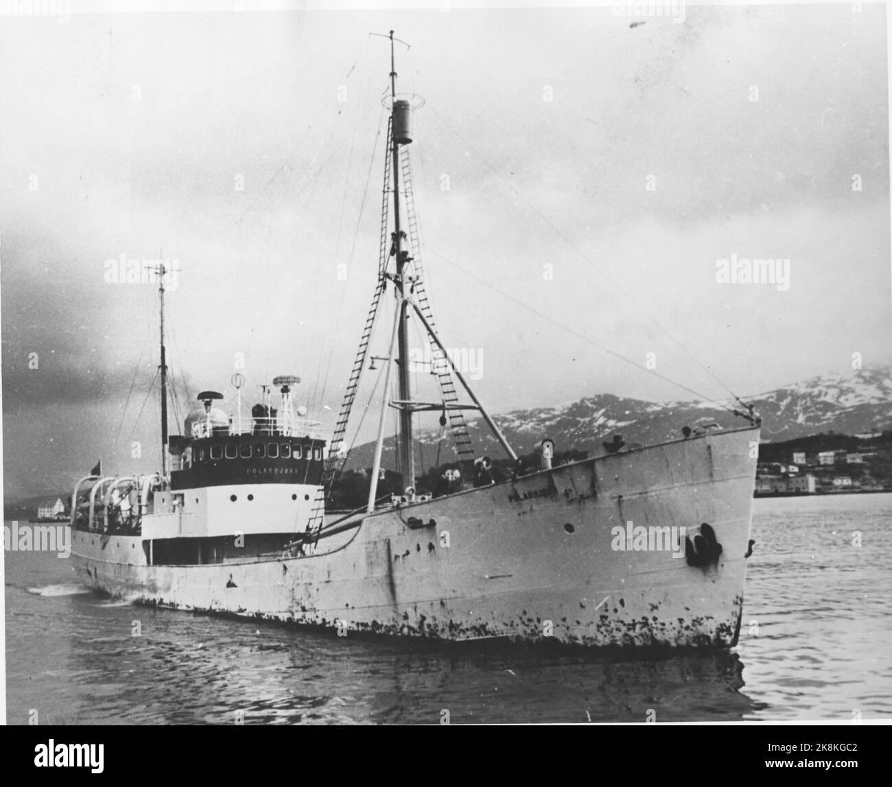 Ålesund 19740415 le navire 'Polar Bear' est le premier navire de Terre-Neuve à venir en Norvège avec un quota complet de 7500 animaux. Photo: NTB Banque D'Images