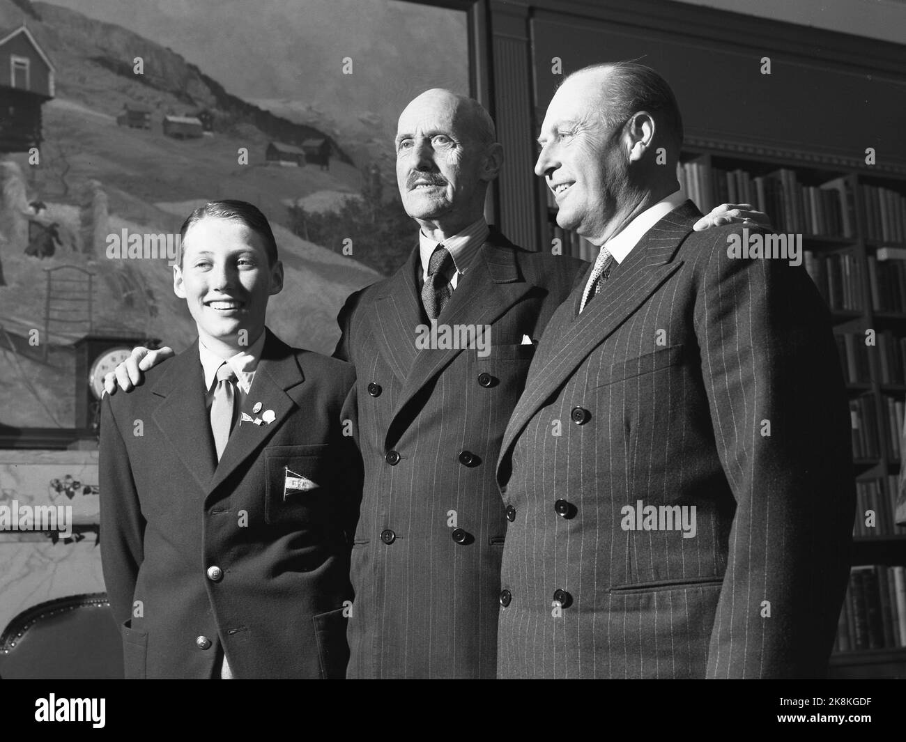 Asker 19520617. Trois générations photographiées ensemble à Skaugum. Nous voyons ici (F.) Le Prince Harald, le Roi Haakon et le Prince héritier Olav. Photo: Archives NTB / NTB Banque D'Images