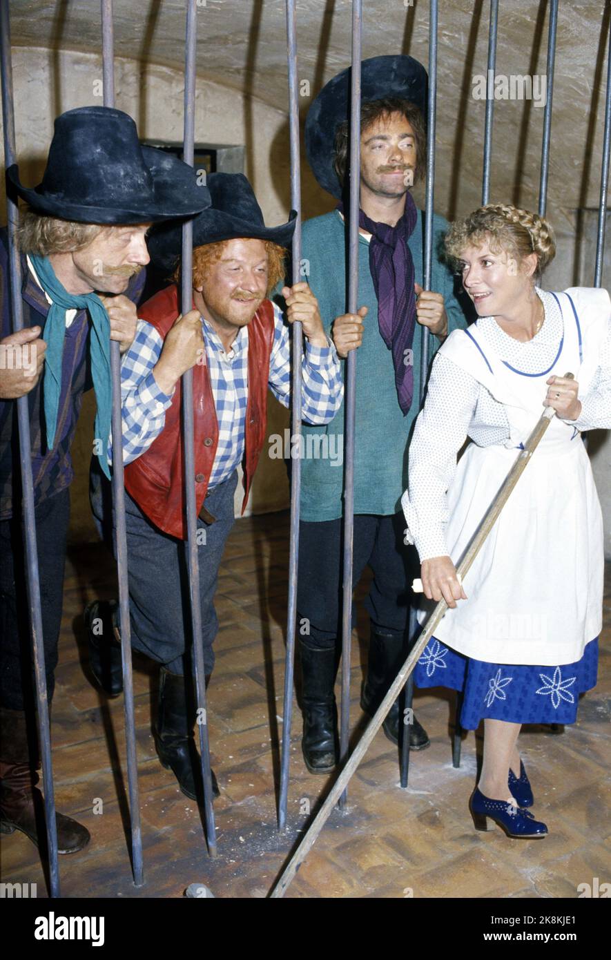 Oslo 19870929. Les trois voleurs dans le film People and Robbers à Cardamom City, après le livre et le spectacle de théâtre à Thorbjørn Egner. Photo de rôle, du tournage. Sverre Anker Ousdal (Kasper, t.v.), Øivind Blunck (Jesper, T photo Henrik Laurvik / NTB Banque D'Images