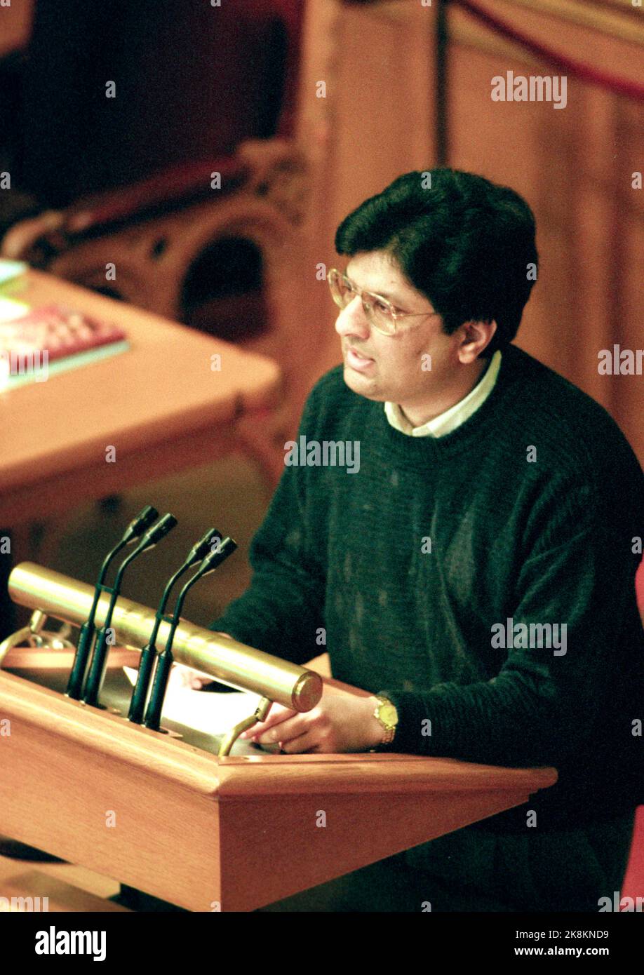 Oslo, 19940324. Moment historique dans le Storting. Homme politique Athar Ali (R.V.) Originaire du Pakistan, est devenu le premier immigrant du tiers monde dans la chaire du Storting. ATHAR Ali a remplacé Erling Folkvord de RV. Photo : Erik Johansen NTB Banque D'Images