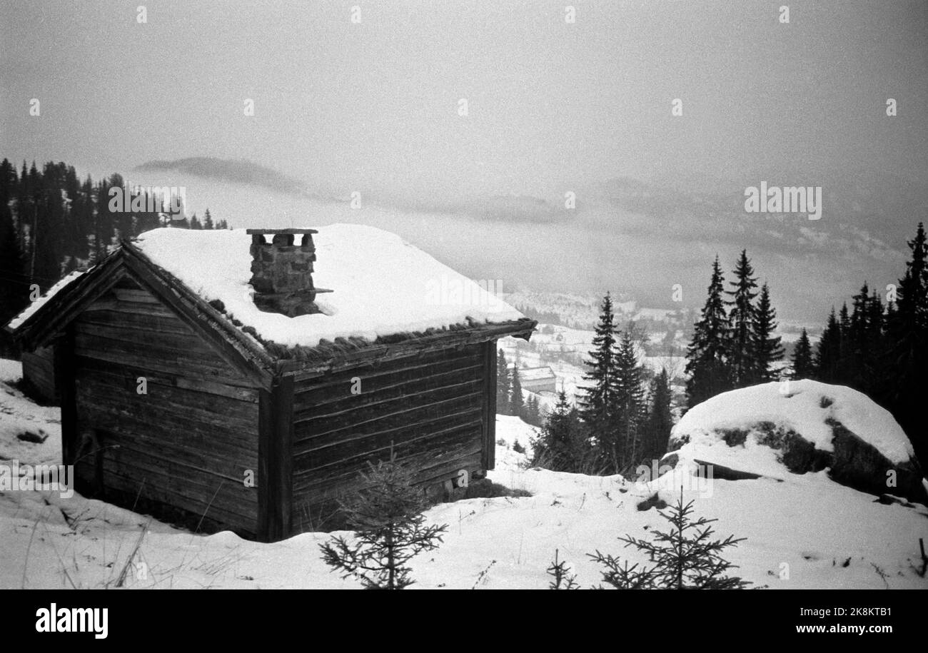Morgedal à l'hiver 1971 extérieur de la cabine du skieur Sondre Norheim, où se trouvait le berceau du ski. Photo: NTB / NTB Banque D'Images
