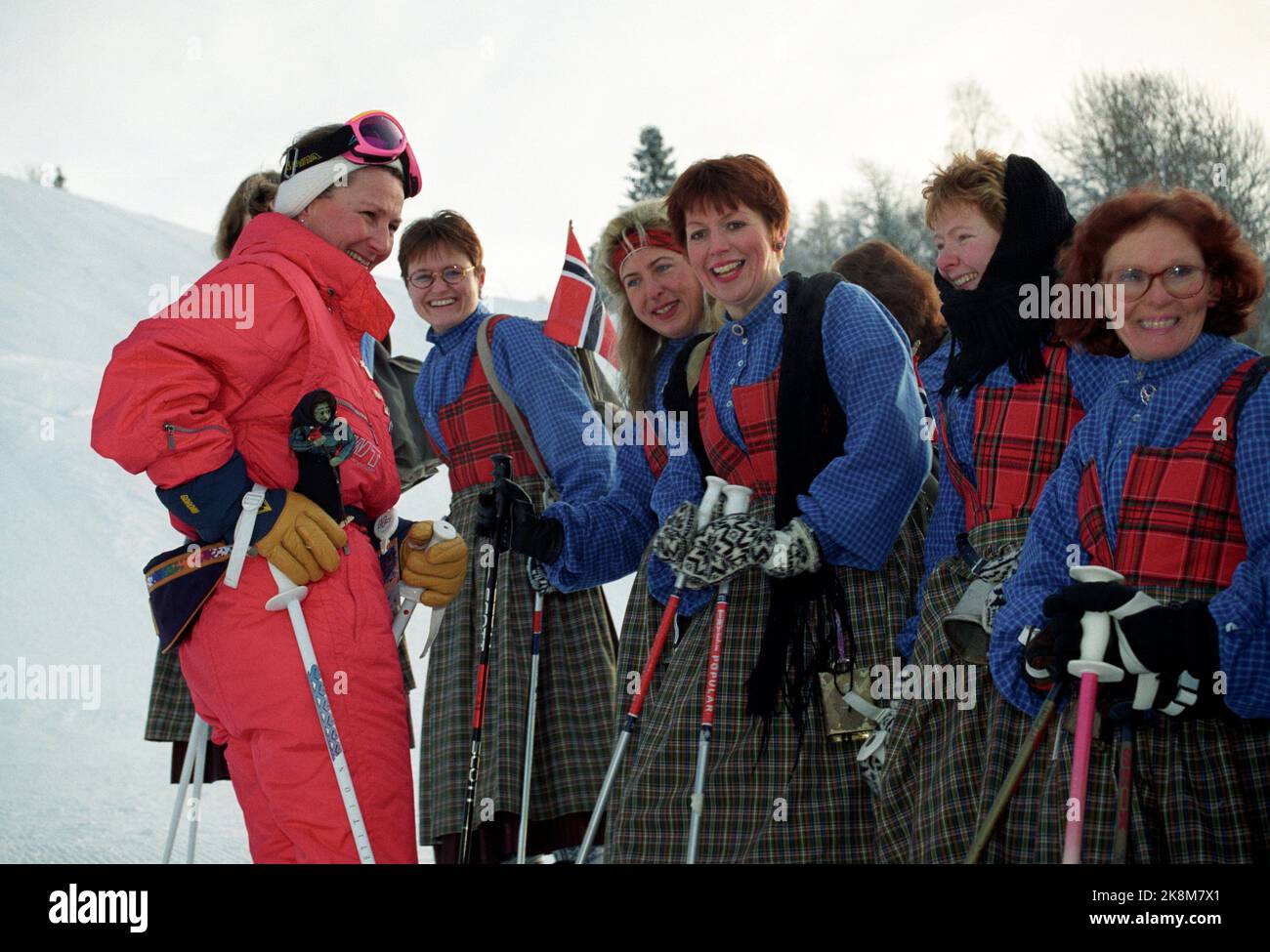Lillehammer 25 janvier 1993. La reine Sonja, honorifique de Hafjell, ainsi que le Skibudei qui l'a nommée. Photo: Bjørn Sigurdsøn / NTB / NTB Banque D'Images