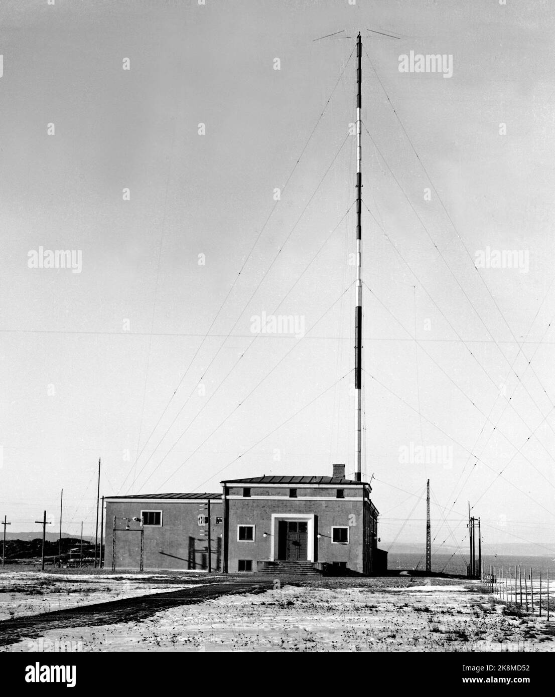 Jeløy 19470131 Norvège crée une connexion téléphonique avec les États-Unis: Ici l'extérieur de l'émetteur à ondes courtes de l'usine de téléphone sur Jeløya. Photo: NTB / NTB Banque D'Images
