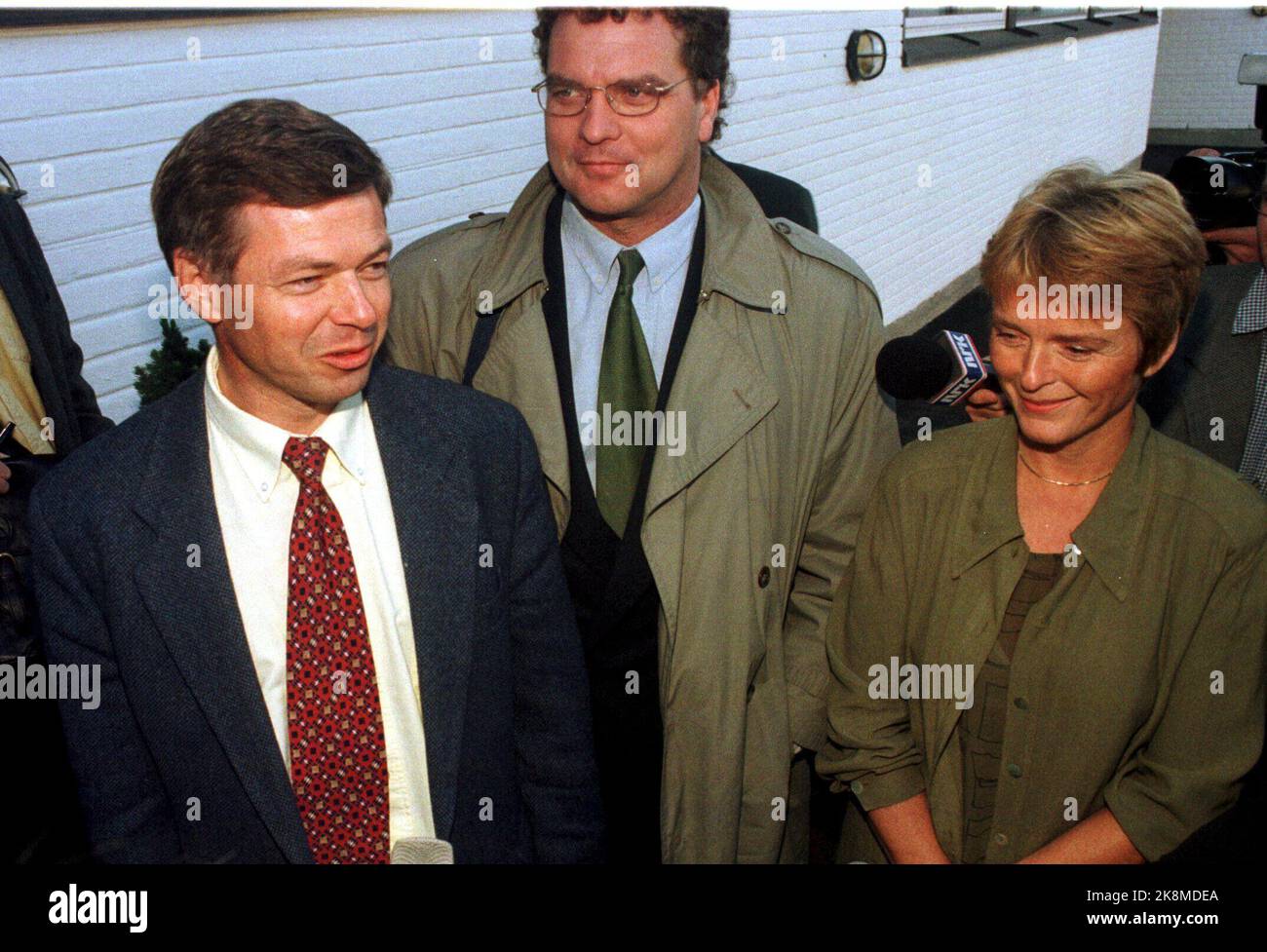 Oslo 19970924. Négociations gouvernementales à Voksenåsen. Parti populaire chrétien leader parlementaire Kjell Magne Bondevik (f Scan photo: Bjørn Harry Schønhaug / NTB Banque D'Images