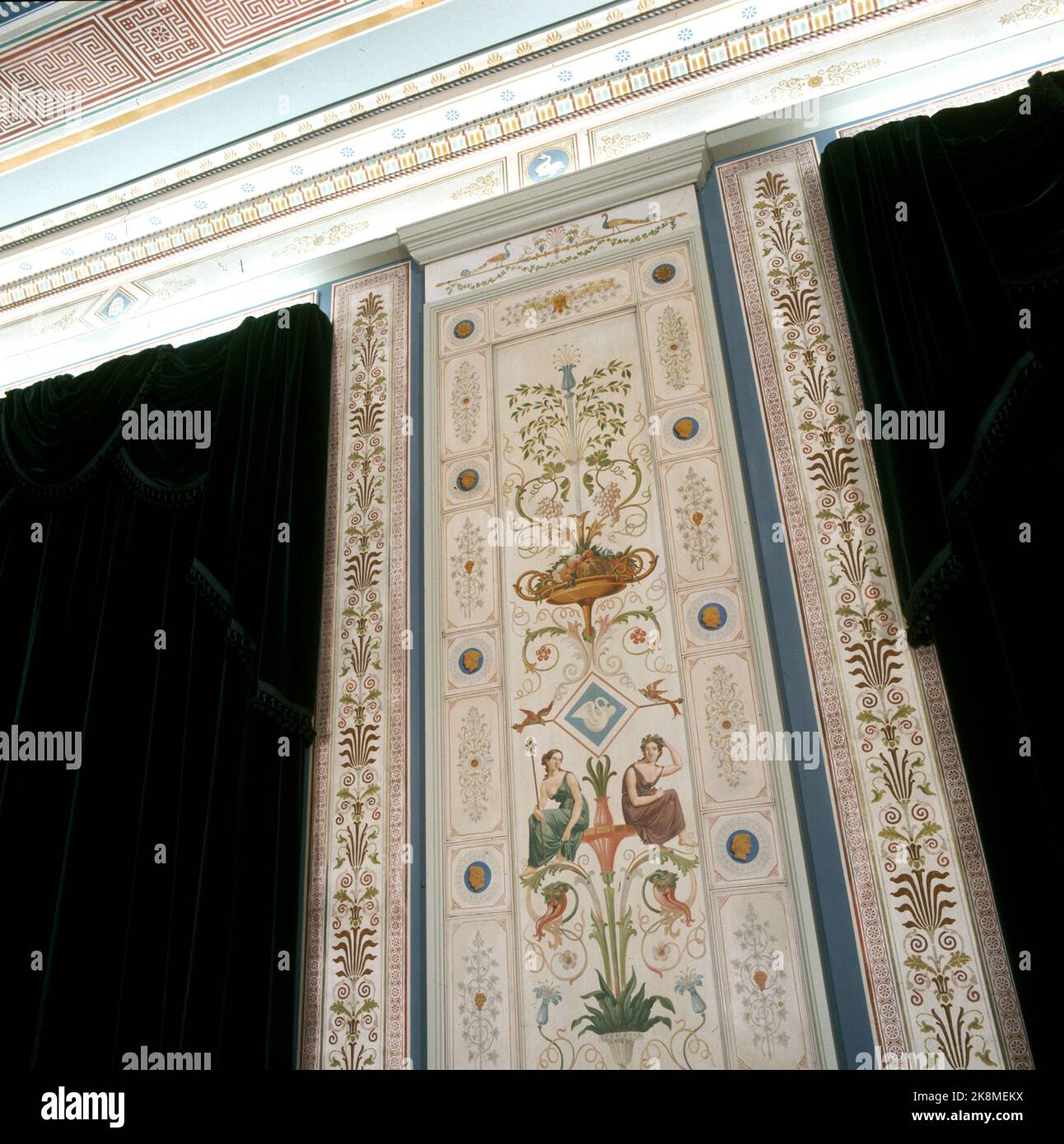 Oslo 1965: Intérieur de la grande salle à manger dans le Château Royal. Les décorations Pompeian sur les murs et les toits sont de Wergmann et Thomsen. Le hall de 300 m² peut être couvert pour 228 personnes. Photo: Erik Thorberg NTB / NTB Banque D'Images