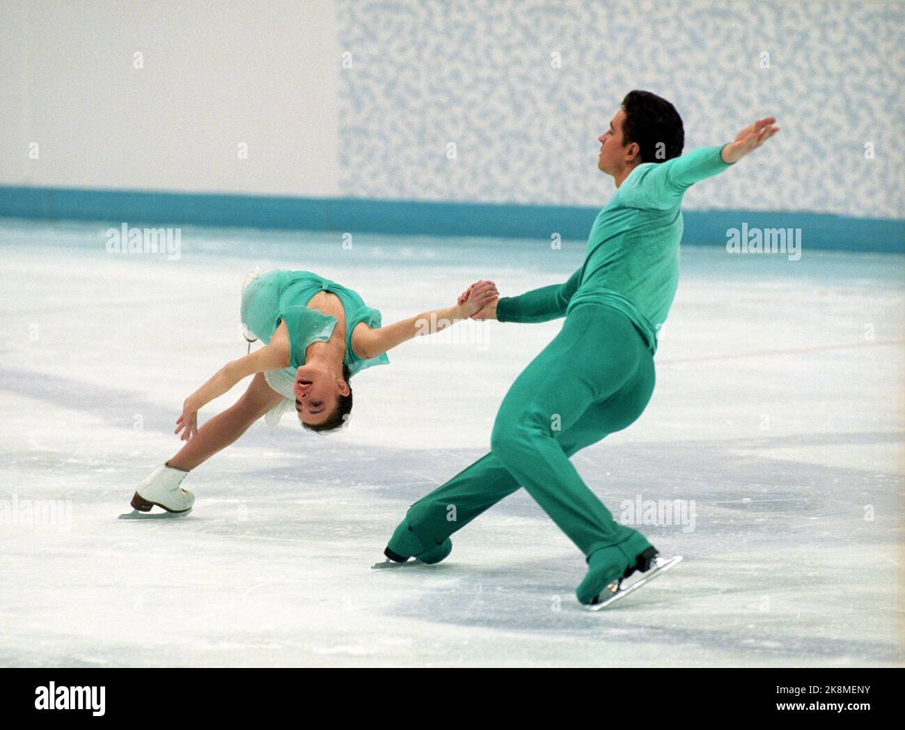 Jeux Olympiques d'Hamar 19940226: Jeux Olympiques d'hiver à Lillehammer 1994 parcours artistique, spectacle: Les maîtres olympiques en couple Ekaterina Gordeeva et Sergei Grinkov (Rus) en action. Photo: Lise Åserud / NTB Banque D'Images