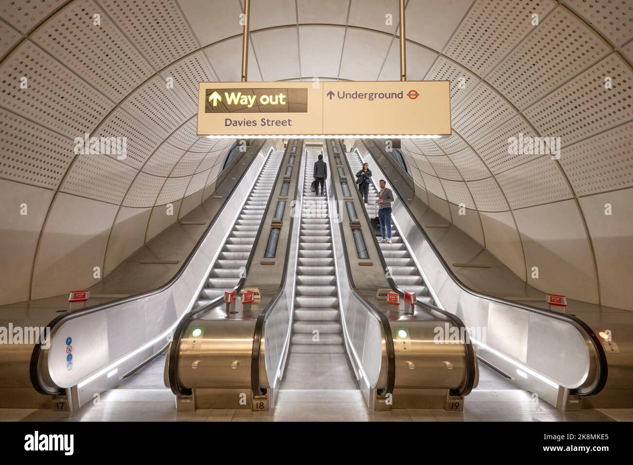 Bond Street, Londres, Royaume-Uni. 24 octobre 2022. La nouvelle station de Bond Street ultra-moderne sur la ligne Elizabeth s'ouvre enfin au public le 24 octobre, bien que l'on rapporte 500m GBP de plus que le budget. Crédit : Malcolm Park/Alay Live News Banque D'Images