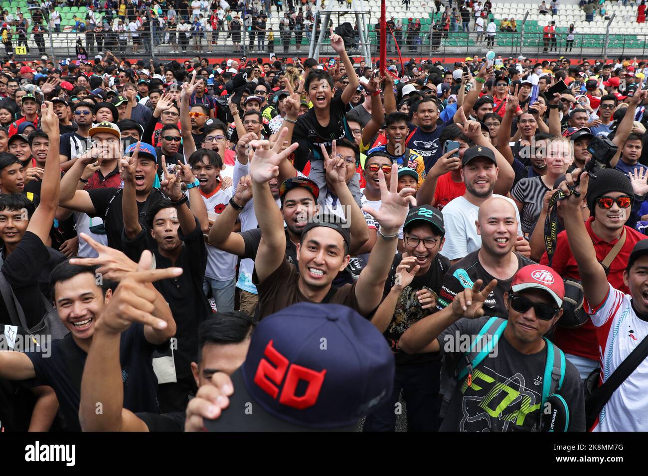 SEPANG, Malaisie. , . Fans et spectateurs, CLASSE MOTO GP, pendant le DORNA & FIM moto GP Championship 2022 Round 19. Circuit de Sepang, Grand Prix de moto de Malaisie le dimanche 23. Octobre 2022. Image et copyright © Nikolaz GODET/ATP images (GODET Nikolaz/ATP/SPP) crédit: SPP Sport Press photo. /Alamy Live News Banque D'Images