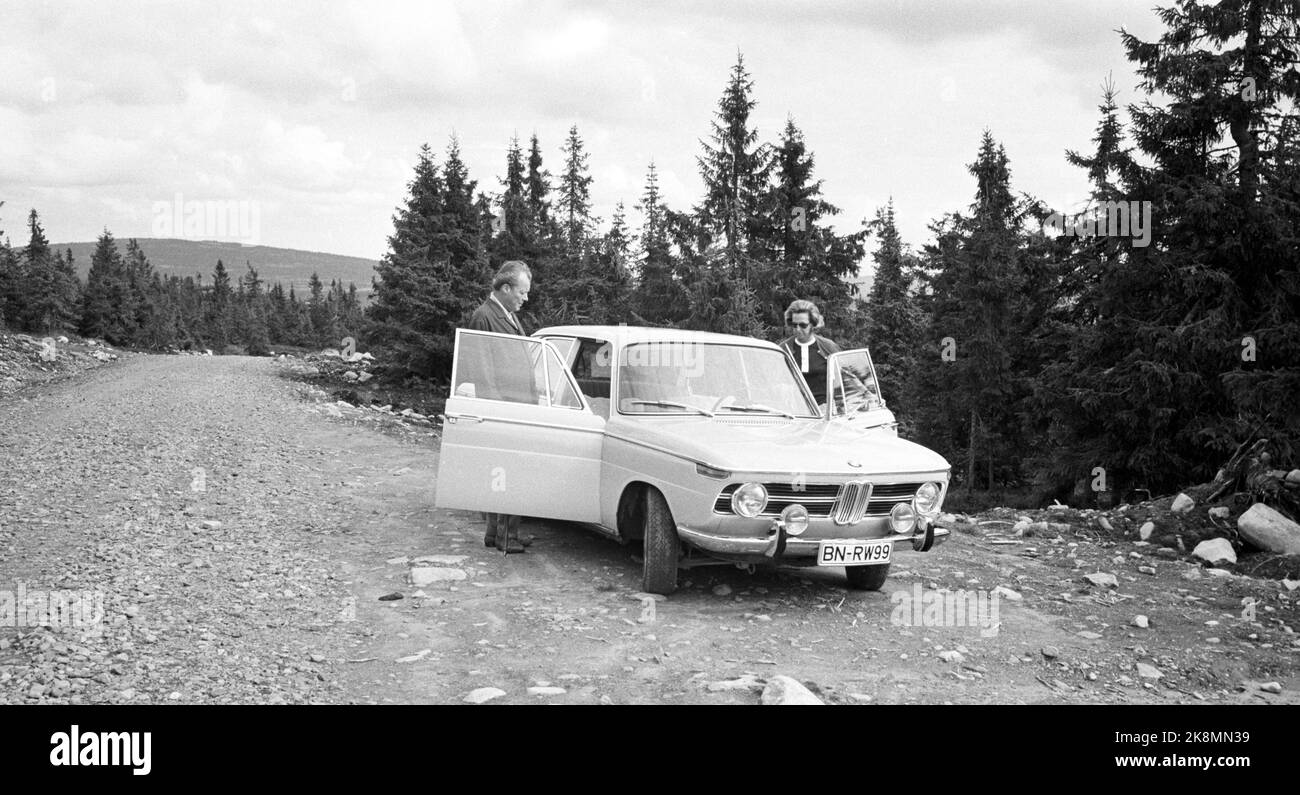 Hamar à l'été 1970. Le chancelier de l'Allemagne de l'Ouest Willy Brandt et Mme rut Brandt ont acheté une cabine à Vangsåsen en 1965 à Hamar, et ici ils passent leurs vacances d'été avec la famille. Des vacances et des jours gratuits, sans programme permanent sont les bienvenus pour la famille Brandt. Photo: Ivar Aaserud / courant / NTB Banque D'Images