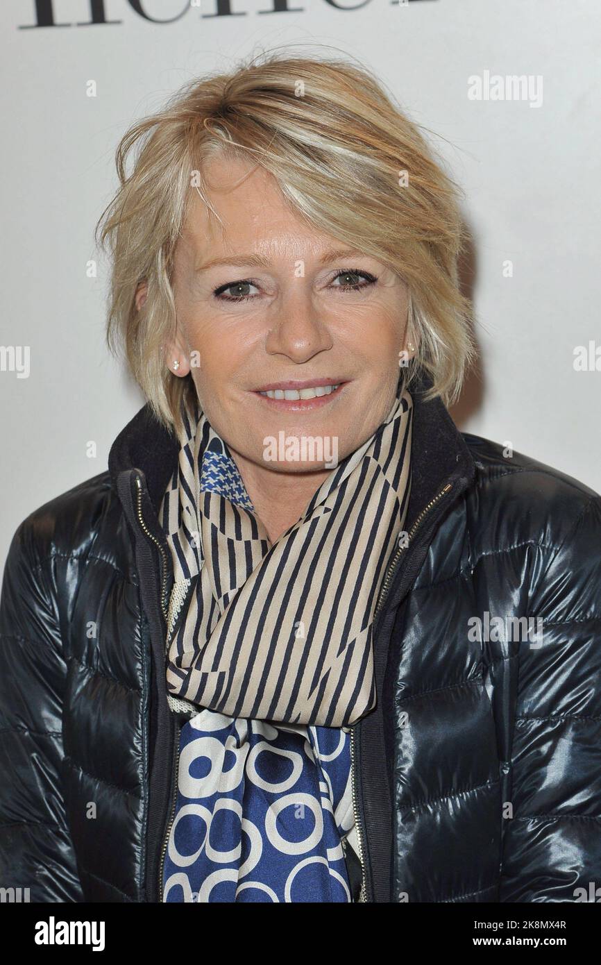 La Journaliste Fran aise La Radio Et L animateur De T l vision Sophie la-journaliste-fran-aise-la-radio-et-l-animateur-de-t-l-vision-sophie