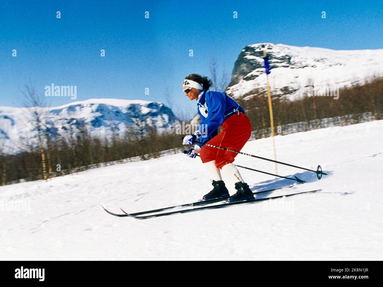 10 avril 1993 Sikkilsdalen. Le couple royal célèbre Pâques. Ici la reine Sonja dans les pistes. Photo; Lise Åserud / NTB / NTB Banque D'Images