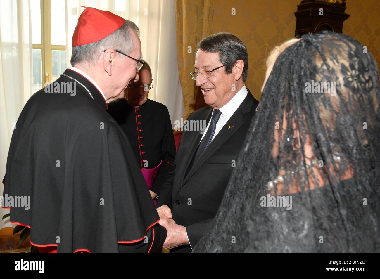 Vatican, Vatican. 24th octobre 2022. Italie, Rome, Vatican, 2022/10/24 .le Pape François reçoit en audience M. Nicos Anastasiades, Président de la République de Chypre au Vatican . Photographie de la presse catholique/Mediia du Vatican photo . LIMITÉ À UNE UTILISATION ÉDITORIALE - PAS DE MARKETING - PAS DE CAMPAGNES PUBLICITAIRES. Crédit : Agence photo indépendante/Alamy Live News Banque D'Images