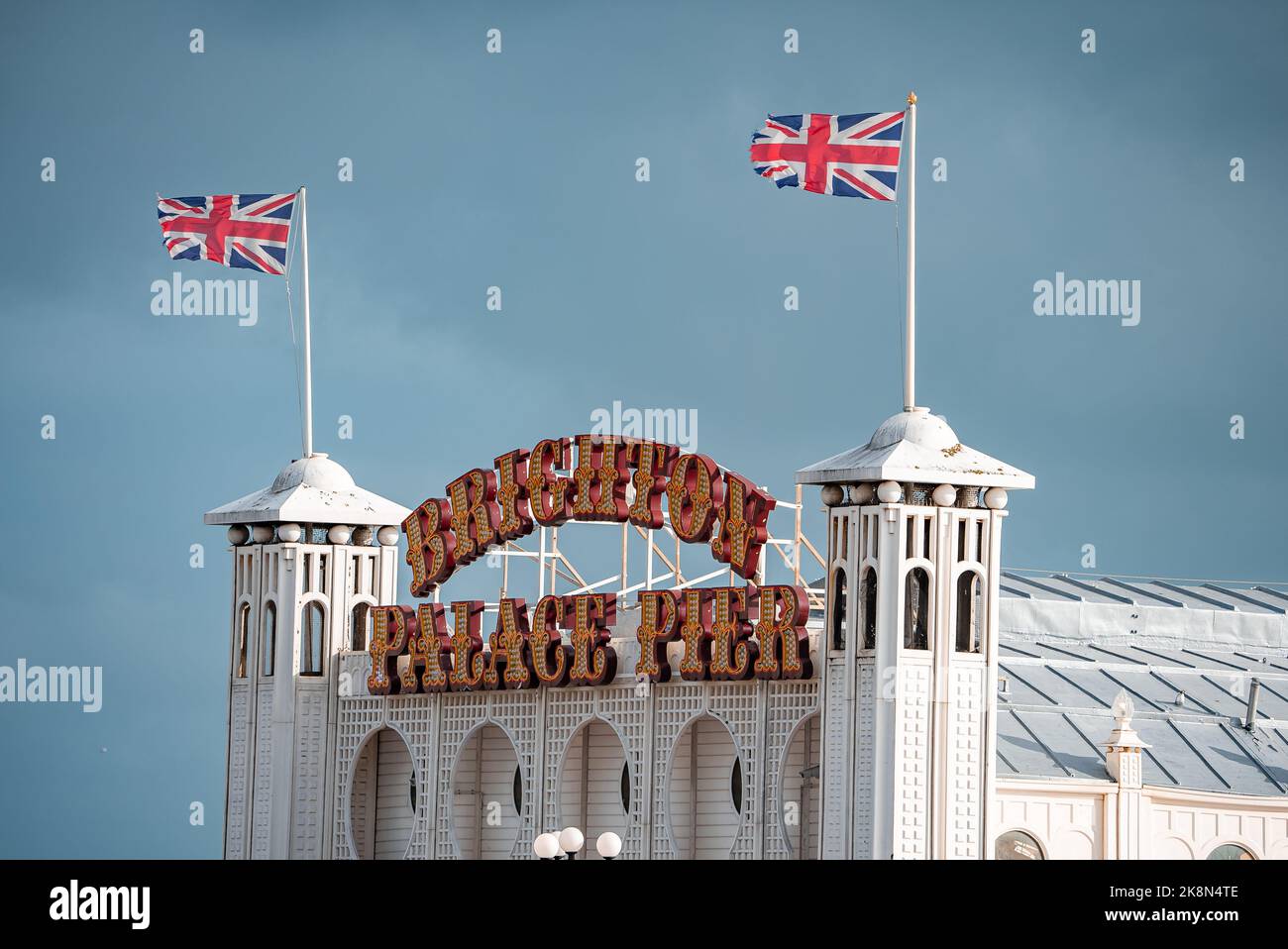 Brighton Palace Pier, avec le bord de mer derrière. Banque D'Images