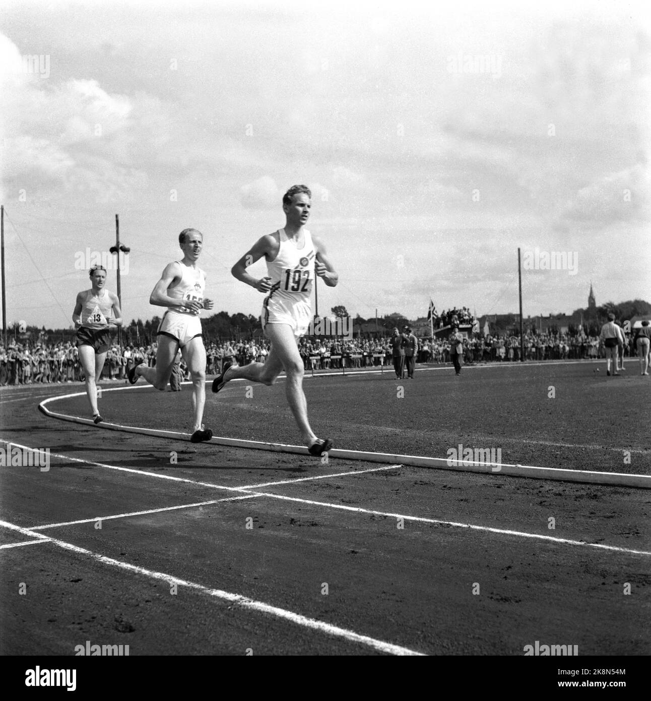 Sarpsborg 19540815 NM en athlétisme. Un des exercices de course. De V: Terje Lilleseth, Audun Boysen et Arne Hamarsland en action. Photo: NTB / NTB Banque D'Images