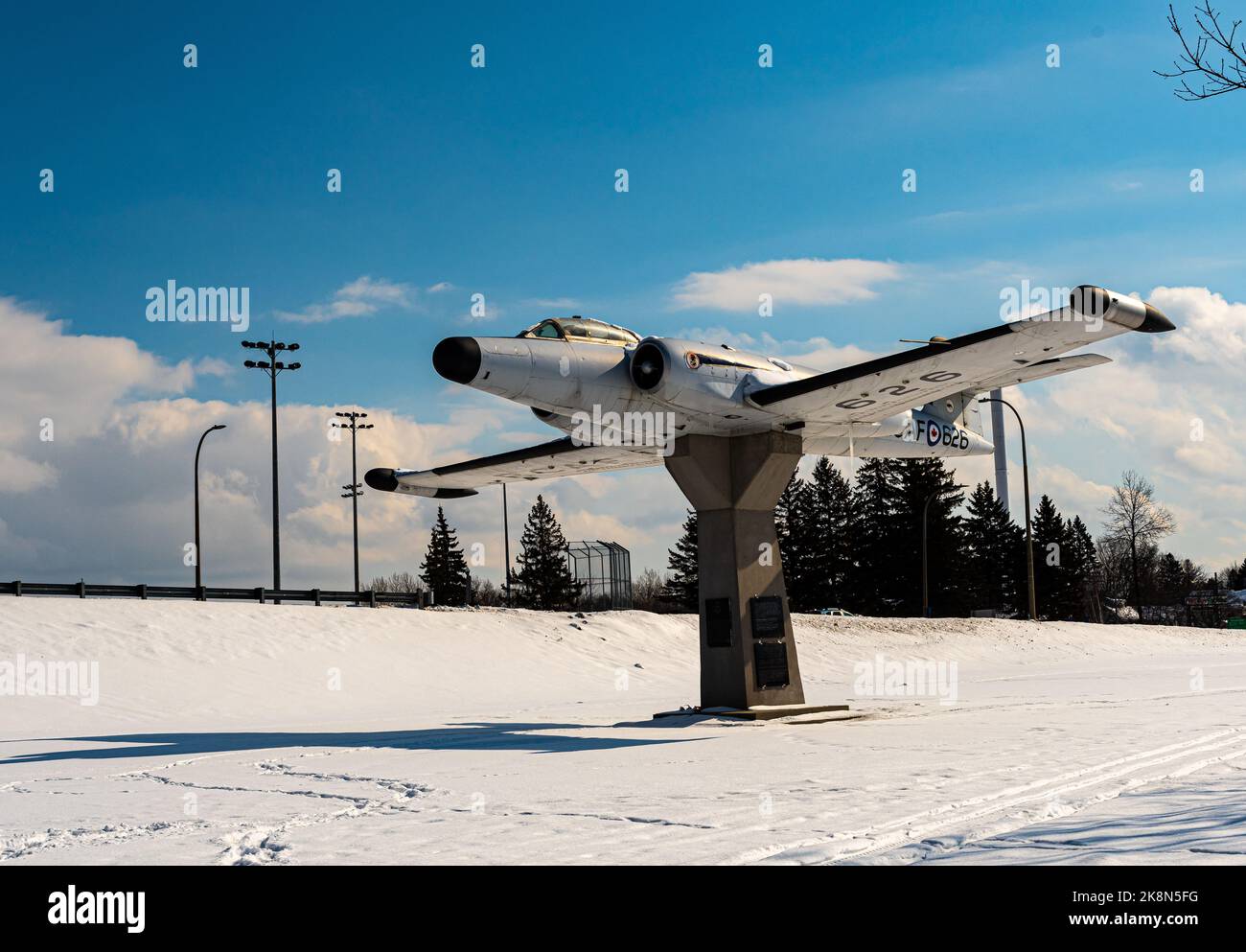 Un ancien CF-100 de l'ARC un avion militaire canadien exposé à Lee Park, North Bay Banque D'Images Un ancien CF-100 de l'ARC un avion militaire canadien exposé à Lee Park, North Bay Banque D'Images
