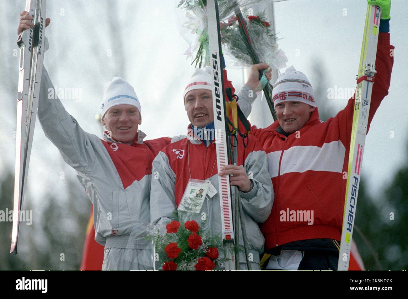 Calgary, Canada 198802 : olympique Calgary 1988. Ski de fond, 30km ans, hommes. Sur la palette victoire : Aleksej Prokurorov (SOV/1), Vladimir Smirnov (SOV/2) et Vegard Ulvang (NOR/3). Photo: Bjørn Sigurdsøn Banque D'Images