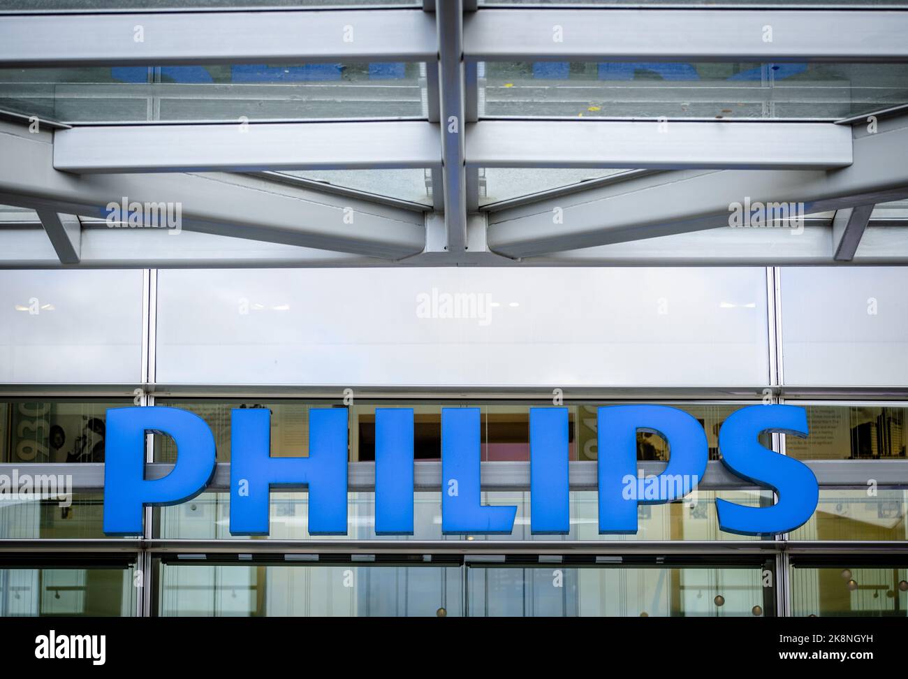 2022-10-24 15:04:40 AMSTERDAM - extérieur du siège de Philips. La société de technologie a coupé quatre mille emplois dans le monde, dont 400 aux pays-Bas, parce que l'entreprise ne s'en porte pas bien depuis un certain temps. ANP SEM VAN DER WAL pays-bas sortie - belgique sortie Banque D'Images