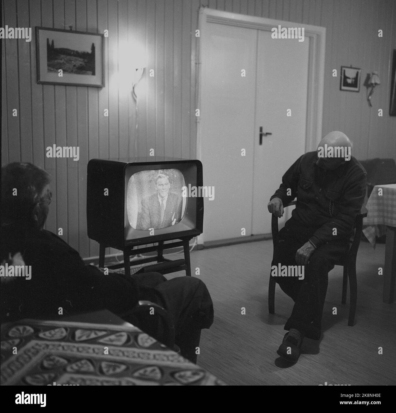 Home tv Banque d images noir et blanc Page 2 Alamy